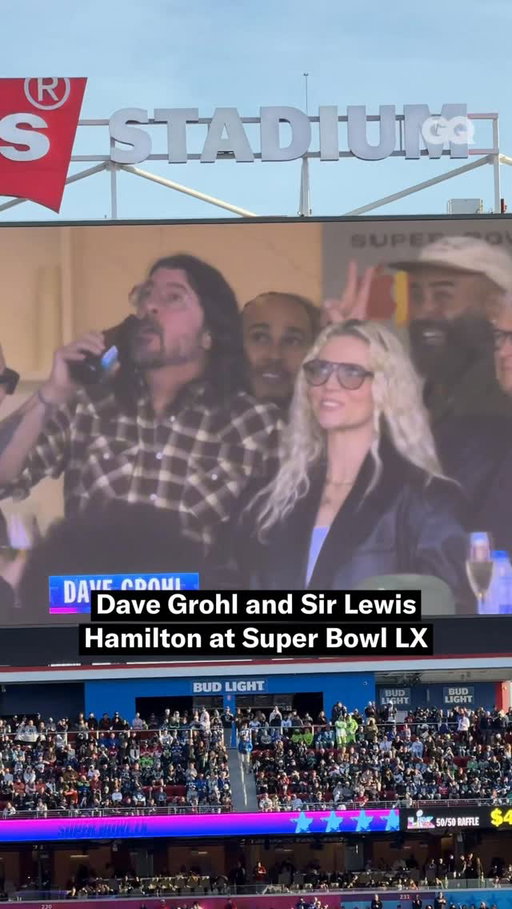 Dave Grohl… and is that Sir Lewis Hamilton and Kim Kardashian in the back?!? 👀

Video by @peter_youngjae 

#SuperBowl #SBLX