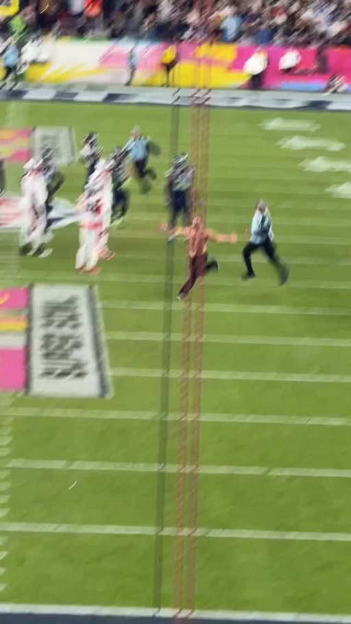 STREAKER ON THE FIELD
•
•
#NFL | #comedy | #superbowl