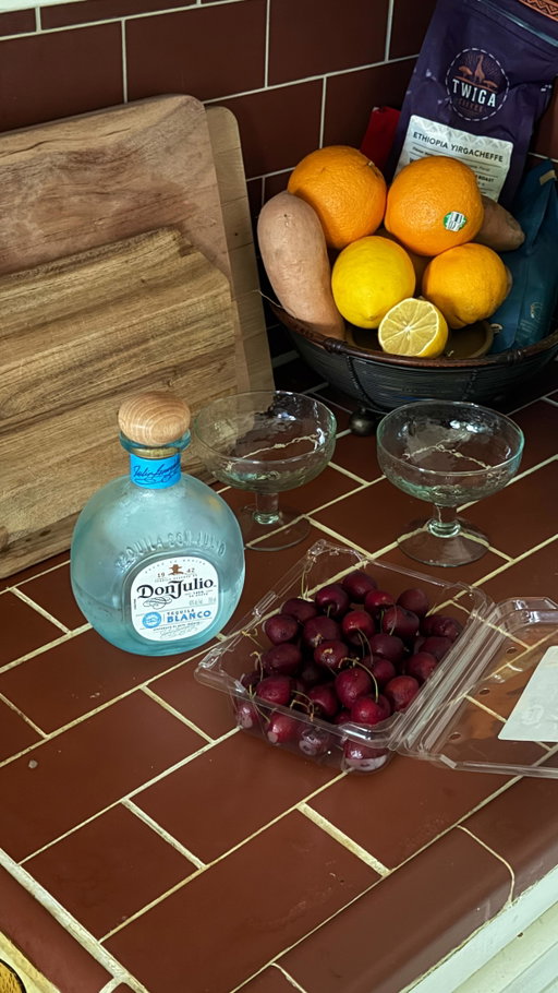 love potion cocktail for valentines partyyy 

#cocktails #galentines #hosting