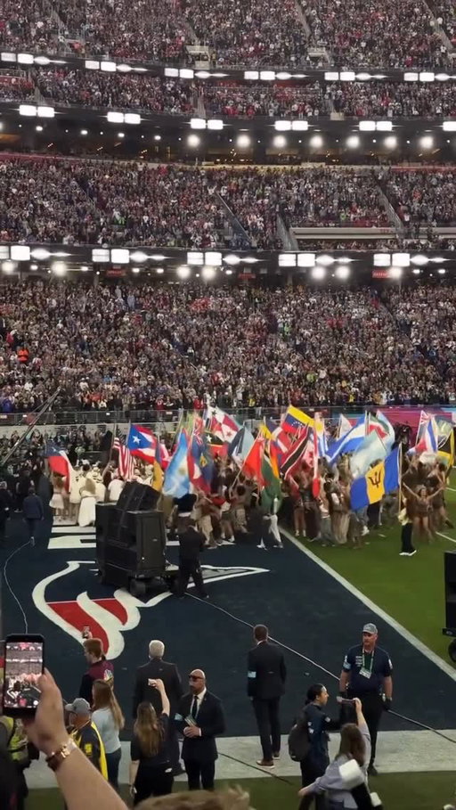 🇧🇧🇧🇧🇧🇧Spotted in the @badbunnypr Super Bowl Half Time Show, along with several other Caribbean flags in a display of unity 😍🙏🏽💙💛 Do you see it? 🔥🔥