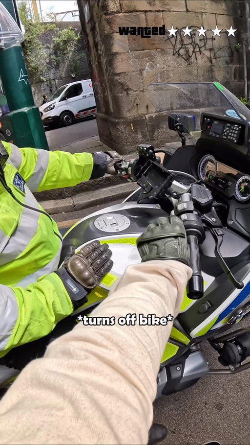 🌚 I let the intrusive thoughts win 👀

I’ve always wanted to do it I’m sorry. 

Love you x

.

#harveyridesbikes #harvey #vibes #police #london