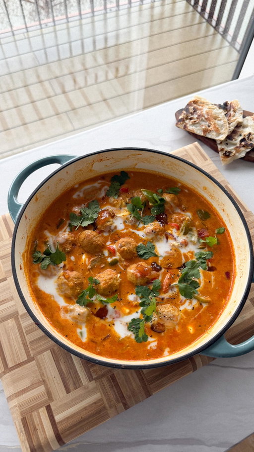 ad BABE ON A BUDGET: bonus ep !!! Busy Girl Meal Prep xxx 🤠🥘🤍

Meatball & Chickpea Curry using @Quorn_uk Swedish Style Balls.

25g Protein, 13g Fibre & £1.50 per portion… winner winner, veggie dinner !! 🤭🤭

This is exactly what I’ll take the time to meal prep if I have a busy week but want to save some pennies & keep on top of my protein & fibre intake. 

I haven’t eaten meat for a LONG TIME & I’m telling you that these veggie balls are the best there is. I’m a massive Quorn fan and always keep a stash in the freezer - no artificial ingredients & you can cook them straight from frozen.

👩🏼‍🍳 Ingredients - serves 4 👩🏼‍🍳 

300g Quorn Swedish Style Balls
1 Red Chilli (leave out if you’re not a huge spice fan)
1 Red Onion
1 Green Pepper
400g Chickpeas
200g Chopped Tomatoes
400ml Coconut Milk
Basmati Rice 
Fresh Coriander
Store Cupboard Ingredients: 1tbsp vegetable oil, 1tsp minced ginger/garlic, 1tsp Ground Coriander, 1tsp Ground Turmeric, 1tsp Ground Cumin, 1tsp Garam Masala 

Optional: 1tbsp Mango Chutney, 1tbsp Tomato Paste

TIP: If you don’t have these spices, start with a £1 Curry Powder. It will be just as tasty! 

To make… 

🥘 Slice up your veggies & sweat them in some vegetable oil for 5 minutes before adding the minced ginger & garlic and tomato paste. 

🥘 Then add your spices with a splash of water and cook for a further minute. 

🥘 Add your Quorn Swedish Style Balls and chickpeas & mix well before adding your chopped tomatoes & around 350ml of coconut milk. 

🥘 Mix well and bring to a simmer - cover and cook for around 20 minutes, stirring every now and then to make sure nothing is sticking to the bottom! 

🥘 Serve with a drizzle of the leftover coconut milk, some fresh coriander & some mango chutney if you fancy it along with a side of rice! 

Pop into airtight containers and store in the fridge - reheat unit piping hot when ready to eat.🫙xxx

#babeonabudget #mealprep #veggierecipes