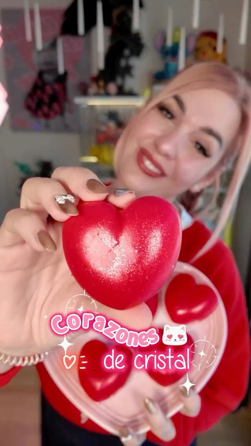 💎 CORAZONES DE CRISTAL 💖 

💖 San Valentín me parecía la época perfecta para resubir esta receta 😍 lleva poquitos ingredientes y un resultado así de bonito.

💖INGREDIENTES
Capa interior
➖ 250 gr de queso crema
➖ 100 ml de leche
➖ 1 sobre gelatina fresa 
Capa exterior 
➖ 20 gr de gelatina neutra + 50 ml de agua fría
➖ 400 ml de agua
➖ 1 sobre de gelatina de frambuesa

💖 Mezcla los ingredientes de la capa interna
💖 Vierte en el molde y deja en la nevera 1 hora.
💖 Mezcla y calienta los ingredientes de la capa externa y deja que enfríe un poco
💖 Despega los bordes del molde de forma que cuando le añadamos la capa externa, la interna flote
💖 Deja en la nevera 3-4 horas

 #recetasburpee_vet  #postres #recetas  #recetasfaciles⁣ #sanvalentin