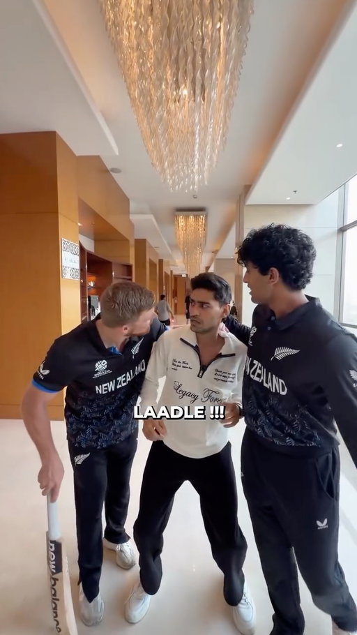 Jiski Bat Uski Batting Ft. Glenn Phillips 🤣

Watch NZ vs UAE  2026 T20 World Cup on Star Sports. 
•
•
•
•
•
•
#jokerkihaveli #t20worldcup #t20creatorclub #cricker #funny