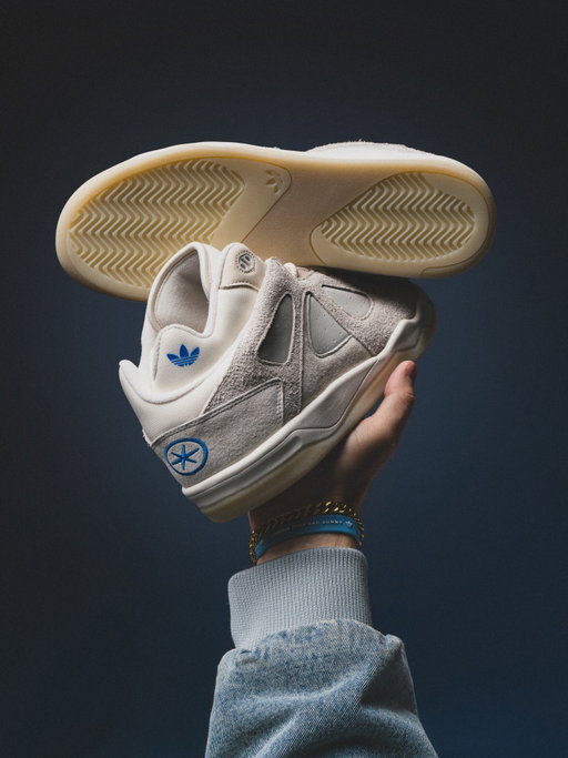 Adidas BadBo 1.0 

You know I love the symbolism and meaning behind footwear projects. These carry a lot of weight, especially with the way things are happening in America right now. They lean into Bad Bunny staying true to his roots and finding success doing so, and the subtle star details on the back pulling inspiration from the Puerto Rico flag are beautiful.

I know most folks won’t look at a sneaker with that level of depth, but it’s always special when something so simple can carry so much meaning. Anytime a sneaker holds real emotion in its design, words don’t need to explain it.

Estos son hermosos 🇵🇷🐰///

@adidasoriginals @badbunnypr