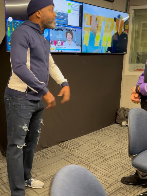 Watch how u talk to people. U never know when they mite pull on you. @royjonesjrofficial had me scared as hell. I’m not bout that BOXING LIFE #boxing #royjonesjr #fyp