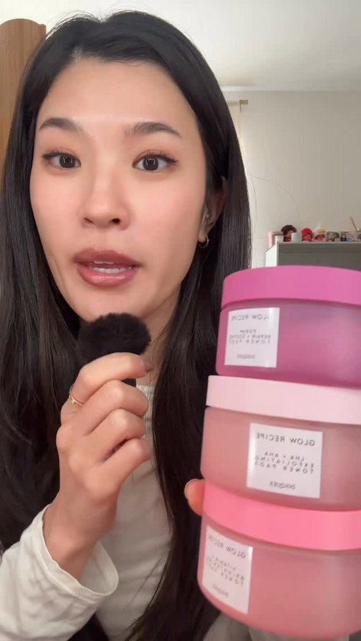 So excited about the launch of the new @glowrecipe toner pads! There are 3 different types for variable skin concern, but my favorite is the exfoliating pad :)

#GlowRecipePartner #tonerpads #kbeauty #skincare #exfoliatingpads