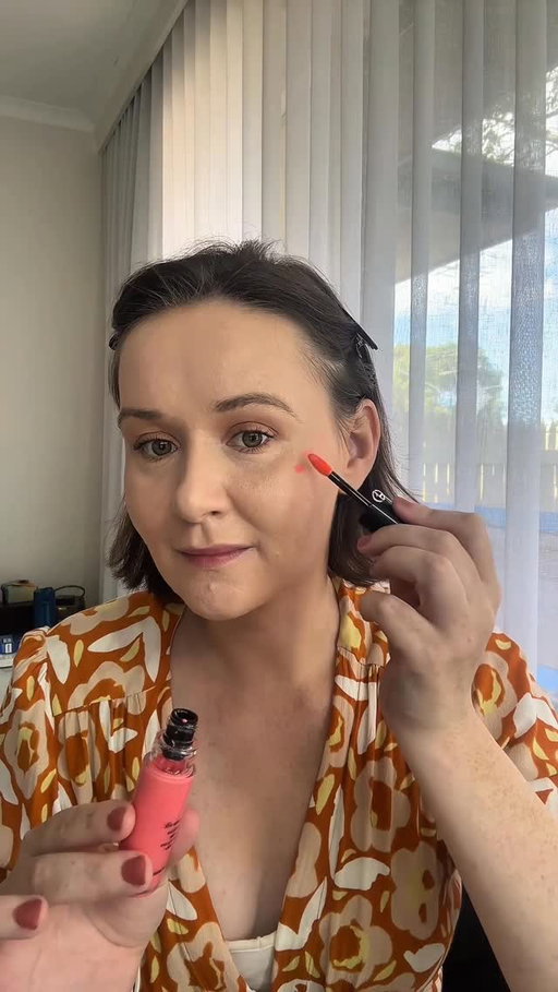 The nostalgia for 2016 is real, but I think it’s the nostalgia for colour in makeup! Don’t get me wrong love a natural neutral but colour is so fun, and a pop of colour makes such a difference!! Using @giorgioarmani 

🏷️ 
 #popofcolour, #lorealistarAUNZ, #gifted
