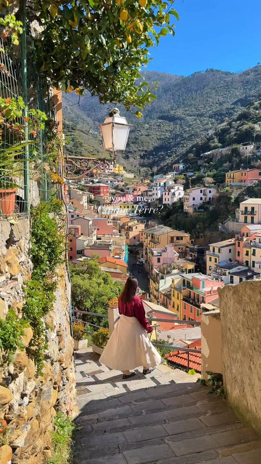 🇮🇹 10+ Things to Do in Cinque Terre
(Save this for your next trip to Italy!)

1. 📸 Wander through the colorful streets of Vernazza and Manarola, two of the most photogenic villages.
2. 🍦 Treat yourself to a fresh lemon gelato by the harbor.
3. 🚤 Take a boat tour along the coast for a completely different perspective of the villages.
4. 🍹 Stop at Nessun Dorma for an aperitivo with breathtaking views over Manarola.
5. ✨ Get lost in the alleys of Riomaggiore and discover hidden corners.
6. 🥖 Try traditional Ligurian focaccia, simple and iconic.
7. 🌅 Watch the sunset from Monterosso’s Old Town beach.
8. ⛪️ Visit the Sanctuary of Montenero for panoramic views over the coastline.
9. 🥰 Walk the famous Via dell’Amore between Manarola and Riomaggiore.
10. 🍝 Join a cooking class and learn how to make authentic pesto the local way.

#cinqueterre #italia #ladolcevita