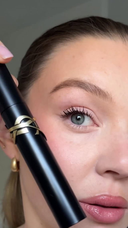 Love from a girl who’s strictly only been using drugstore mascara for the last 5 years.
This @yslbeauty mascara had my jaw on the floor when I tried it - worth everrrrry penny! 
Considering it’s not a tubing mascara, I had next to no transfer and I don’t say that lightly!

#yslbeauty #highendmascara #makeupartist #yslbeautyau
