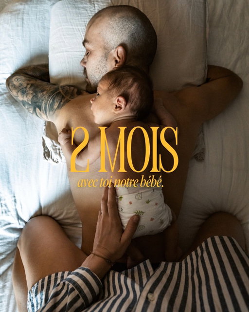 Deux mois déjà.
Deux mois à te regarder dormir partout, peu importe l’endroit, tant que tu es entouré.
Dans nos bras, dans l’avion, ailleurs… comme si tu t’adaptais au monde avec une évidence folle.
Comme tes parents.
Deux mois à te voir aimer t’endormir dans le lit de papa et maman, blotti, rassuré, à ta place.
Deux mois de siestes improvisées, de moments volés, de douceurs partagées.
Deux mois de balades simples, même jusqu’au primeur, qui prennent un goût d’aventure.
Deux mois de rituels du matin, entre gym, fous rires et regards qui disent tout.

On t’aime plus que tout.
Papa et maman 
🤍