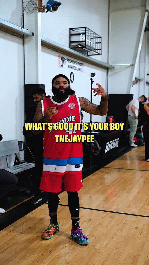 MR. BELT TO ASS BROUGHT THAT ENERGY TO VAUGHAN 😤🔥@tnejaypee made a guest appearance and left a statement 🏀💥 That energy travels 😤 Who caught it live? 👀
.
.
.
.
Best Men’s basketball league. Adult basketball near me. Men’s basketball near me. #neverwashed #mensbasketball #adultbasketball #brodieathletes #Bestleagueintheworld adultleague mensleague