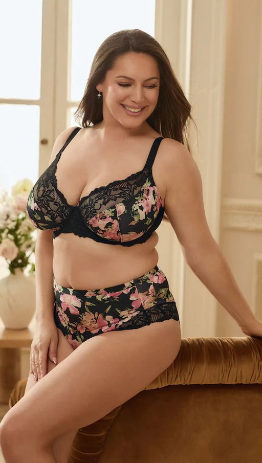 Kelly Brook answers our all important questions 👀👙☕️