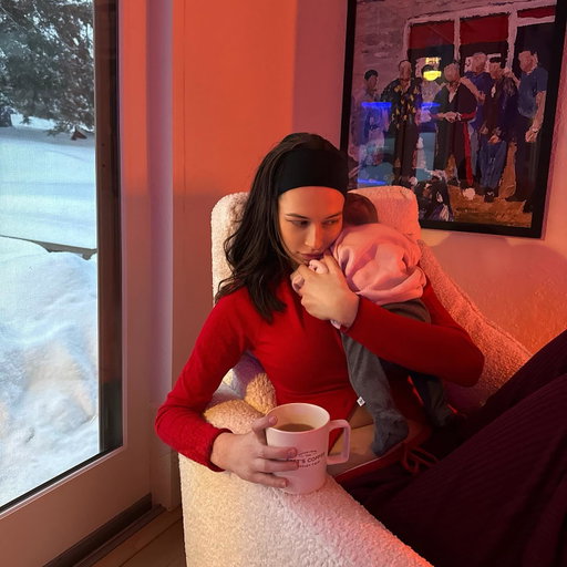 u know how they say you sleep when the baby sleeps?? having a newborn is exactly why i need half caff, thank u @peetscoffee for saving my life