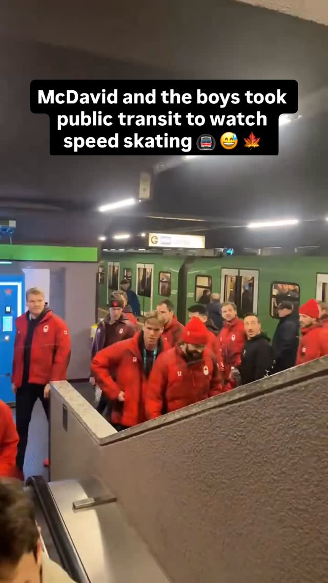 Imagine hopping on the metro in Italy and stumbling across the entire Canadian men’s hockey team 😂 🇨🇦

🎥 vicentinhusband - X
#teamcanada #olympics #milanocortina2026