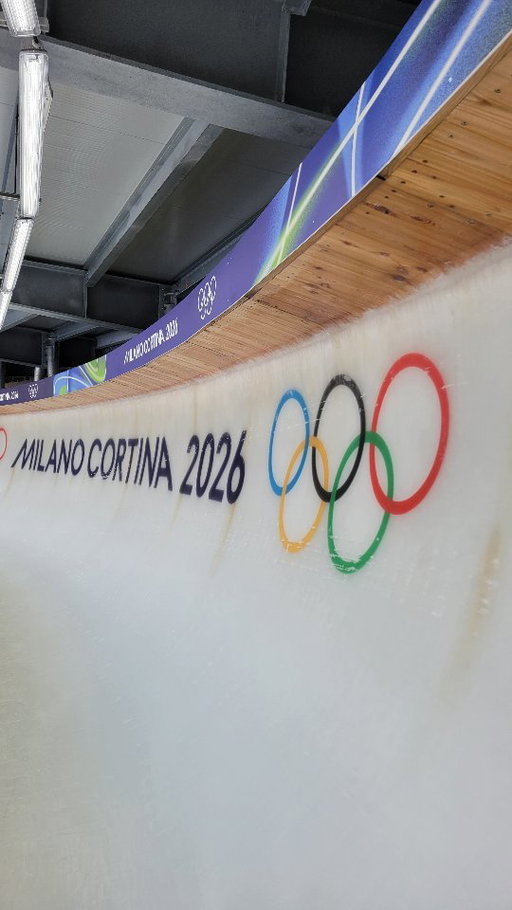 A lot of preparation goes on before we send it headfirst down the track! This is one of the ways we get ready for sliding, whether it's on a new Olympic track or one we've been to plenty of times before.

#olympics #skeleton #teamcanada #trackwalk #101