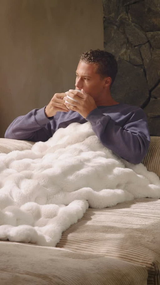 The Ember Heated Blanket is here 🕯️
Warmth at the click of a button.