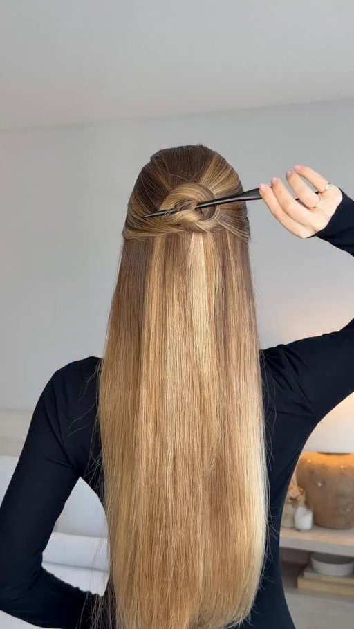 easy half up hairstyle with a hair stick❤️

#hairstick #hairstyle #hairvideos #longhairstyles #hairtutorial