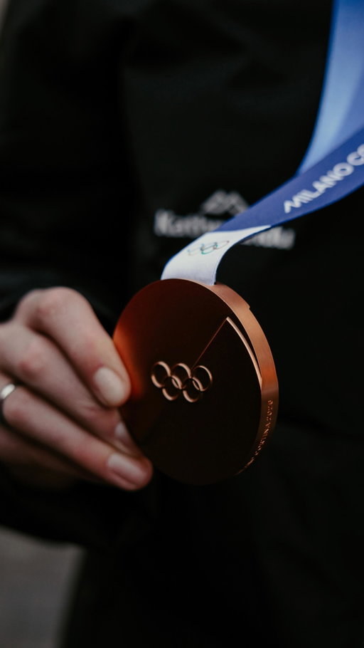 Proud // @thenzteam 

Luca Harrington arrives to NZ Lodge after winning Bronze in the Men’s Freeski Slopestyle Final 🥉