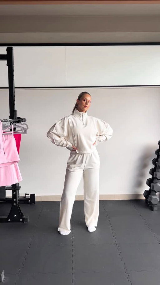 Ad:‘Lift with Love’ collection is live 💕 @womensbest 
Code JOHANNA for discount as always 🥰

Ps the flared leggings are even more stretchy now which I love 😍 perfect for any pregnant or postpartum mamas out there. I’m 8-10kg heavier than normal and yet my regular size S still works well!
#valentines #love