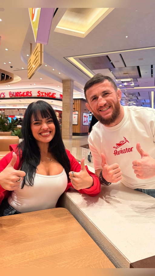 Merab Dvalishvili is such a gentlemen 🙄🍔🍟 @merabdvalishvili @aviator.spribe 

🍔 @irvsburgers 

#ufc #merabdvalishvili #ninadrama #food #foodie