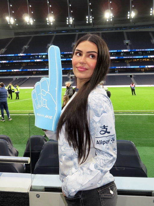 A prop hates to see me coming 💙🤍 #COYS @spursofficial @spurswomen
