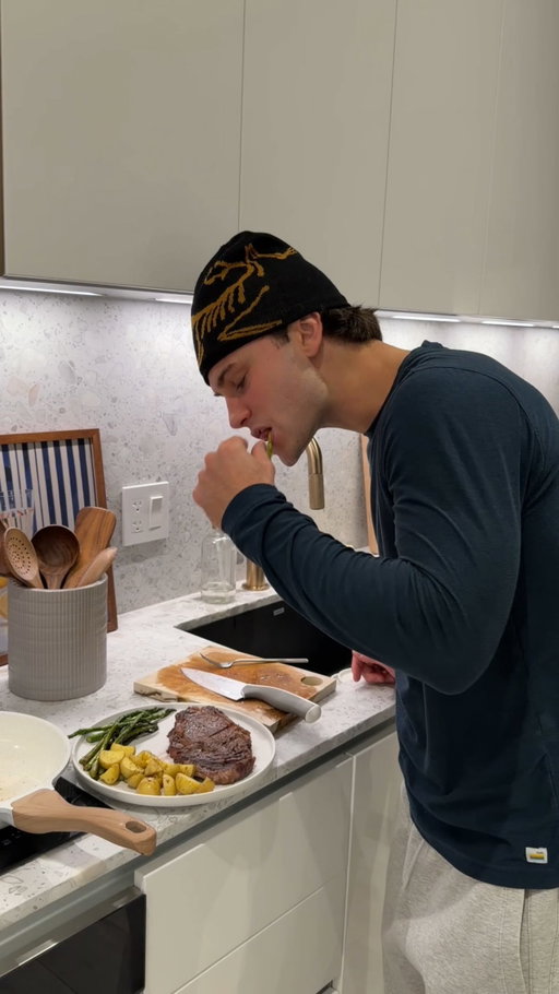 Boys night means one thing… Steak and The Daily from Native Pet🥩🐕🙏 @nativepet #nativepet #nativepetpartner