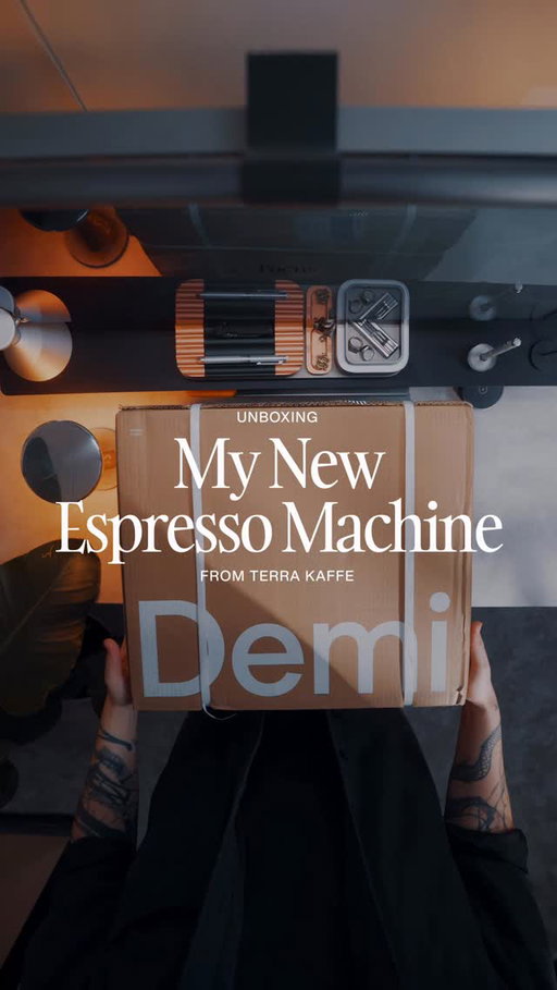 So excited about my new espresso machine 🖤
I’ve been getting more into drip coffee lately, but now I can finally make a nice espresso anytime 😜

@terrakaffe 

#asmr #unboxing #terrakaffe #espresso #coffee