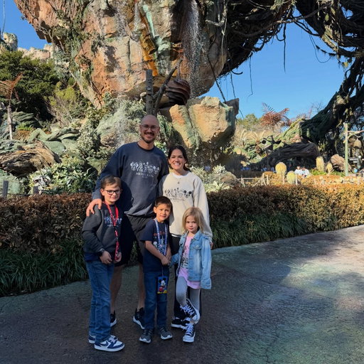 Logano Family 📸 from @waltdisneyworld @disneyparks 

Thankful to spend time and create so many special memories with my family at the beginning of the week at #WaltDisneyWorld. It’s a quick visit, as we’ll pack up and make the short drive down the road on Wednesday morning to kickoff the #NASCAR festivities leading into the Daytona 500.