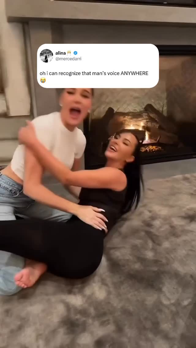 Lewis Hamilton was hanging out with new gf Kim Kardashian and her family while they were trying the “Titanic Challenge” 😂

(via @khloekardashian)