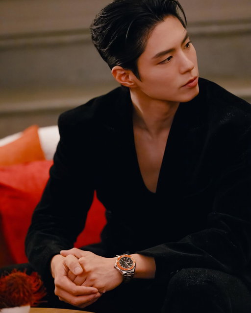 Creating memories in Milano with Park Bo-gum. An Olympic Winter journey of sport, culture, and OMEGA timekeeping - all with an orange Seamaster Planet Ocean counting the hours.

#OMEGA
#MilanoCortina2026
#OMEGAOfficialTimekeeper