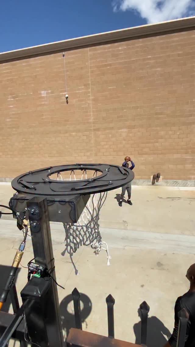 less than an inch to work with 🤯

🏀: @lethalshooter

#redbull #givesyouwiiings #energydrink #basketball #hoops