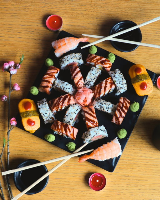 Любовта има вкус… и той е на суши 🍣💘
Този 14 февруари споделете нещо специално — изискани суши сетове, създадени за споделяне, наслада и малко магия.
Перфектният подарък за любим човек 👩‍❤️‍👨 
Поръчай и превърни вечерта в незабравим момент ✨
