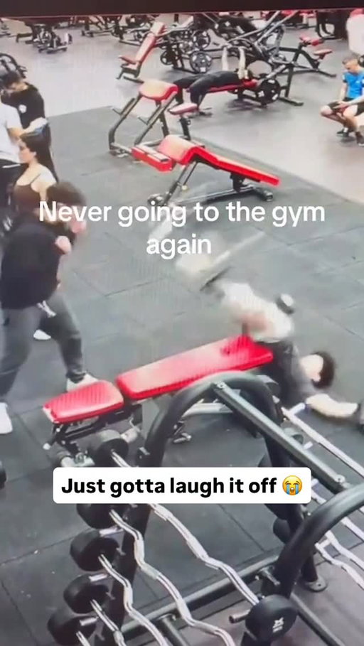 No one noticed, he’s good. 😅😭 (via tempotovi/tt)