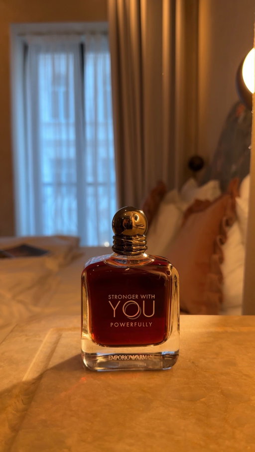 Anzeige | Because we are stronger together <3
The new Fragrance STRONGER WITH YOU POWERFULLY by @armanibeauty 
.
#armanimakeup #armanifragrance