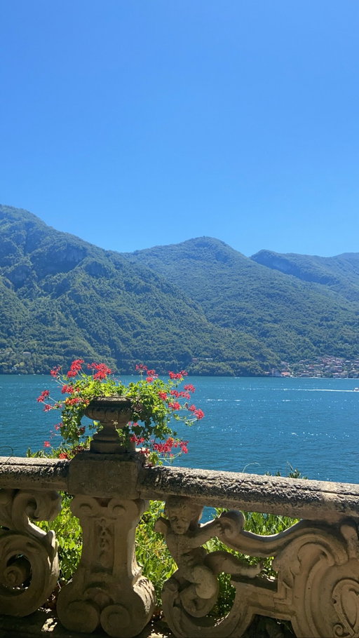 les paysages font vraiment rêver mais les prix un peu moins 🤭
.
.
.
.
.
.
.
.
.
.
#lieuxdemariage #mariage2026 #lacdecome #comolake #mariageluxe