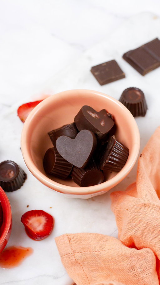 Strawberry Filled Valentines Chocolates 🍓🍓🍓 These chocolates are  made with real strawberries, soaked cashews, and maple syrup, wrapped in rich dark chocolate. Vegan, gluten-free, and kid-friendly, perfect for Valentine’s or anytime you want a sweet, real-food treat.

Comment “strawberry” below 👇 and we’ll send you the recipe link 🔗

Recipe + reel by @megan_rhn 

#holisticnutrition #glutenfree #kidfriendly 

Dessert Vegan