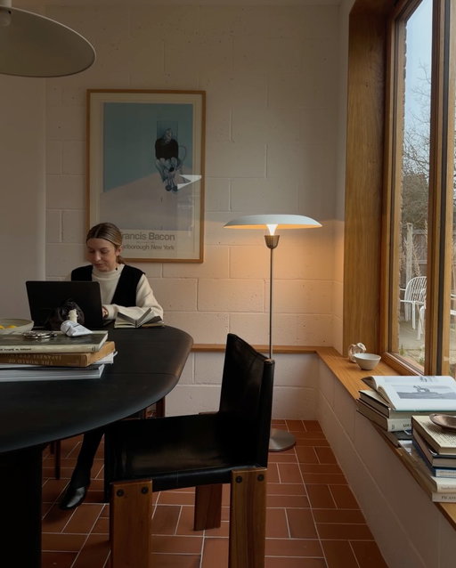 [ad] Rainy days, made a little cosier with the New Works Kantarell Floor Lamp. 

A study in sculptural light. The floor lamps trumpet-like silhouette and hidden light source spread a soft, atmospheric glow. Activated with a simple gesture — a gentle touch

#newworksdk @newworksdk