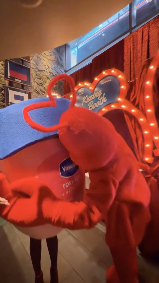 PDA spotted at the Vaseline Lip Therapy X Red Lobster Kissing Booth 👀 

#vaseline #redlobster #valentines