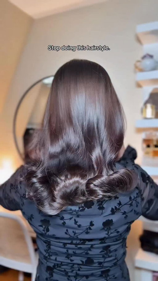Stop doing this hairstyle. I’m sorry but you look like a founding father. 😭

I said what I said. And yes I’m talking about myself too because some days my low ponytail has me looking like I’m about to sign the Declaration of Independence.

But this hack changed EVERYTHING and I’m honestly mad nobody told me sooner. It took me 10 tries to get it right and I still think the regular low ponytail should be illegal after seeing the difference.​​​​​​​​​​​​

#hairtutorial #ponytail #hairhack