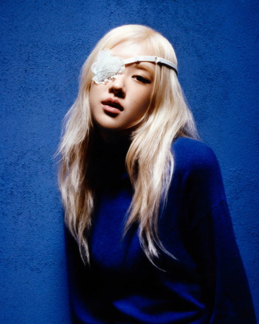 Happy birthday to the one and only @roses_are_rosie 🖤 To celebrate the k-pop superstar's day, revisit her cover story from the limited edition i-D zine at the link in bio.