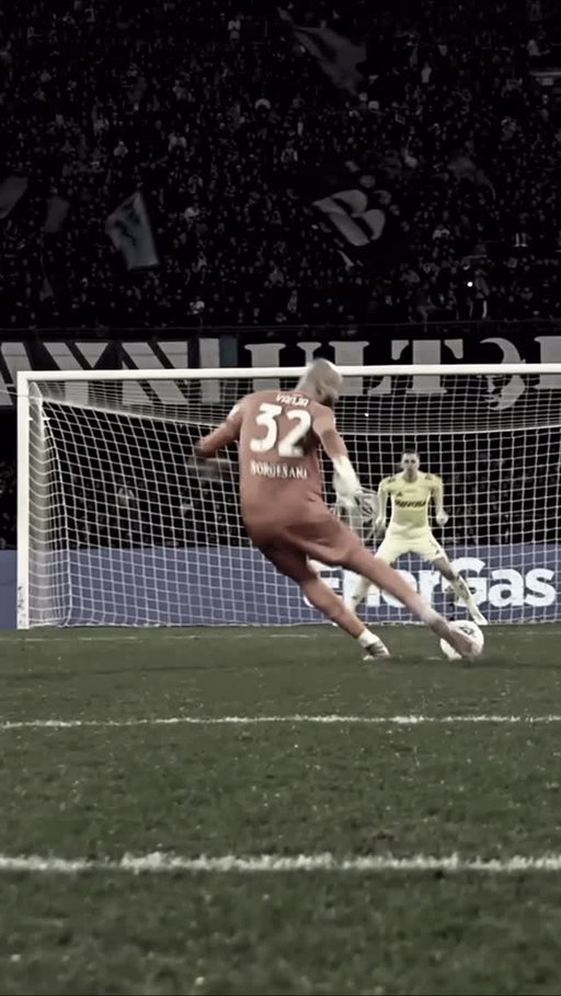 The sound of the ball says it all. ⚽️💥🔊 

#NapoliComo #CoppaItaliaFrecciarossa