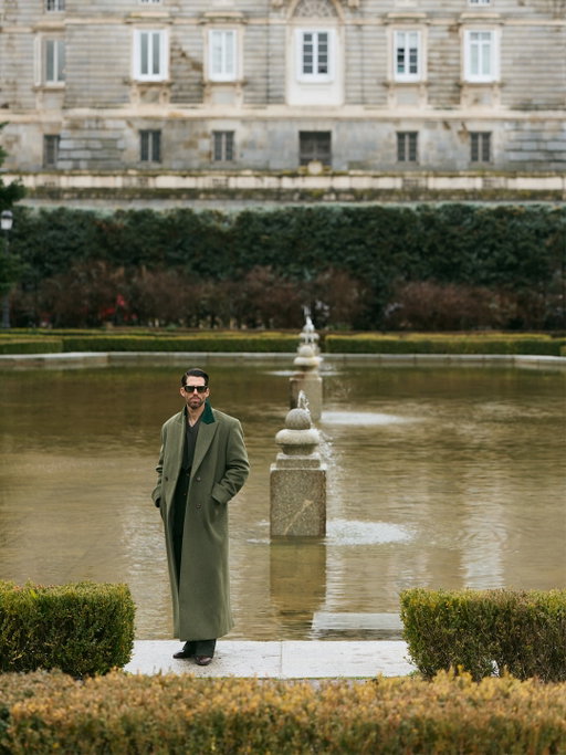 Overcoats should be long, and the longer the better.

Debuting this stunning piece by @albertclothing and my new @sericawatches beautiful timepiece.

#menstyle #outfitinspiration #longcoat #modahombre #sprezzatura