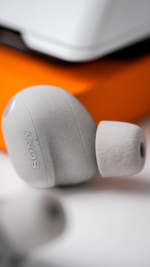 The earbuds with memory foam tips?! 

Check the NEW @sonyelectronics WF-1000XM6 Earbuds. They feature a new processor, upgraded 8 mic's for better noise cancellation and tuned with Grammy winners. 

Some of the best sound out of these 👌🏻

#earbuds #tech #technology #unboxing #sony