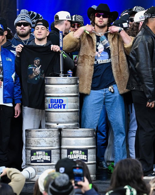 Celebrated responsibly ✔️🧟‍♂️ @budlight 

Shoutout Seattle and the #12s #SBLX