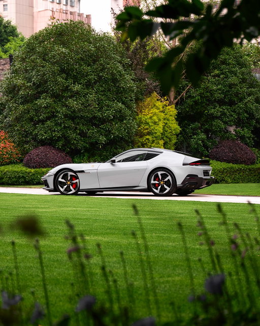 At rest, yet full of intent, the #Ferrari12Cilindri commands attention with timeless proportions and unmistakable presence.

#Ferrari