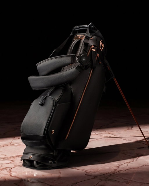 Rose Glow | Lux Carbon Stand Midnight Rose

This limited edition stand bag pairs an all-black crosshatch leather silhouette with rose gold hardware and rose gold carbon fiber legs.

Shop now at vesselgolf.com. Link in bio.