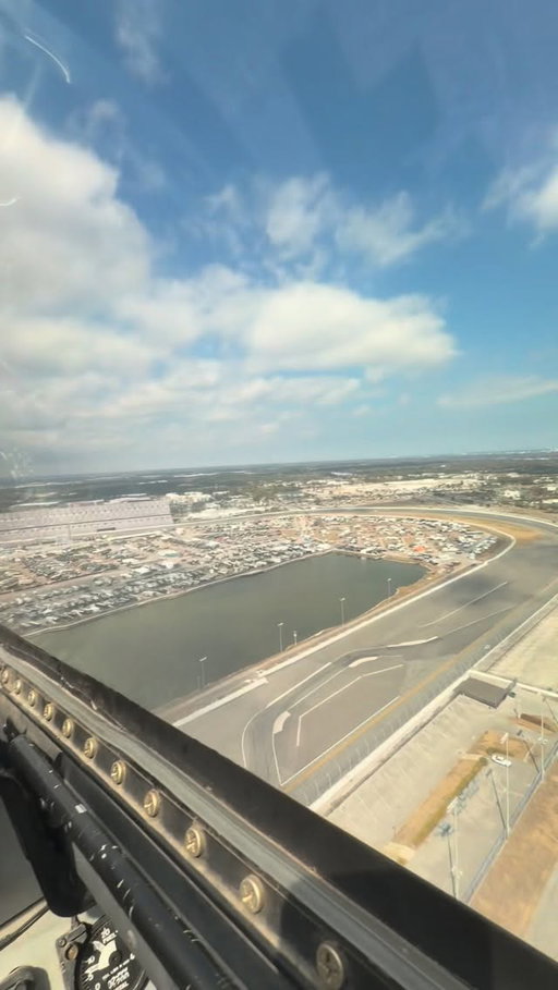 Flying over Daytona with the best view @afthunderbirds