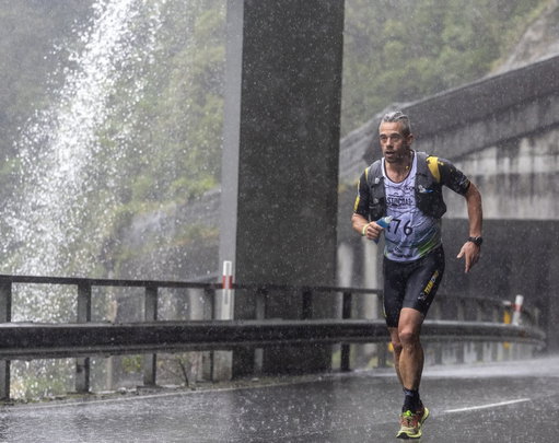 The rain has shown up as expected making for a fairly spectacular run up the Otira Viaduct this morning.