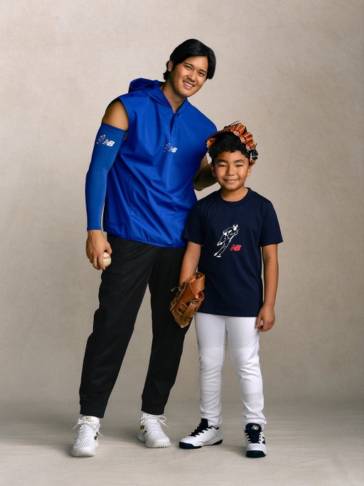 Introducing this season’s Shohei Ohtani Signature Collection by New Balance. Designed for on-field performance and off-field style, this collection features new performance and lifestyle pieces along with a new women’s and kids line in select markets.

2026年シーズンのShohei Ohtani Signature Collectionが新登場。
今シーズンから加わる、ウィメンズとキッズの新ラインアップ。
フィールド上で求められる確かなパフォーマンスとフィールド外でも活躍する、シンプルで洗練されたデザイン。
その両方を兼ね備えたアイテムが魅せる、新たなシーズンの進化。